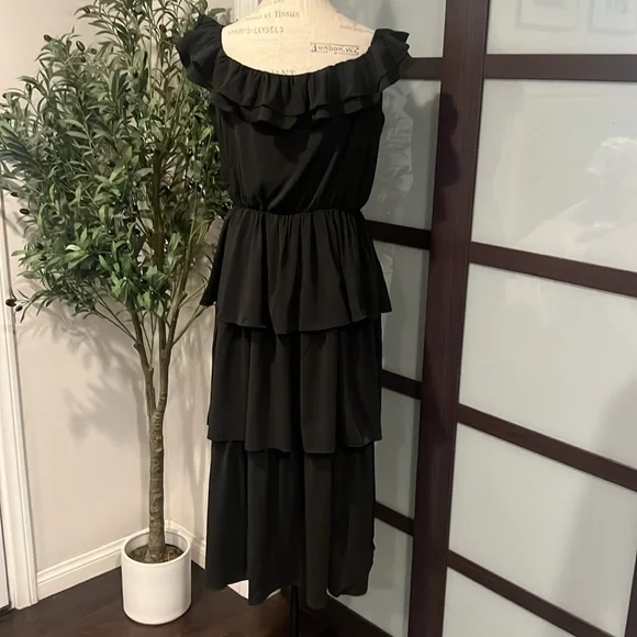 Elegant Black Ruffle Maxi Dress - Picture 4 of 4